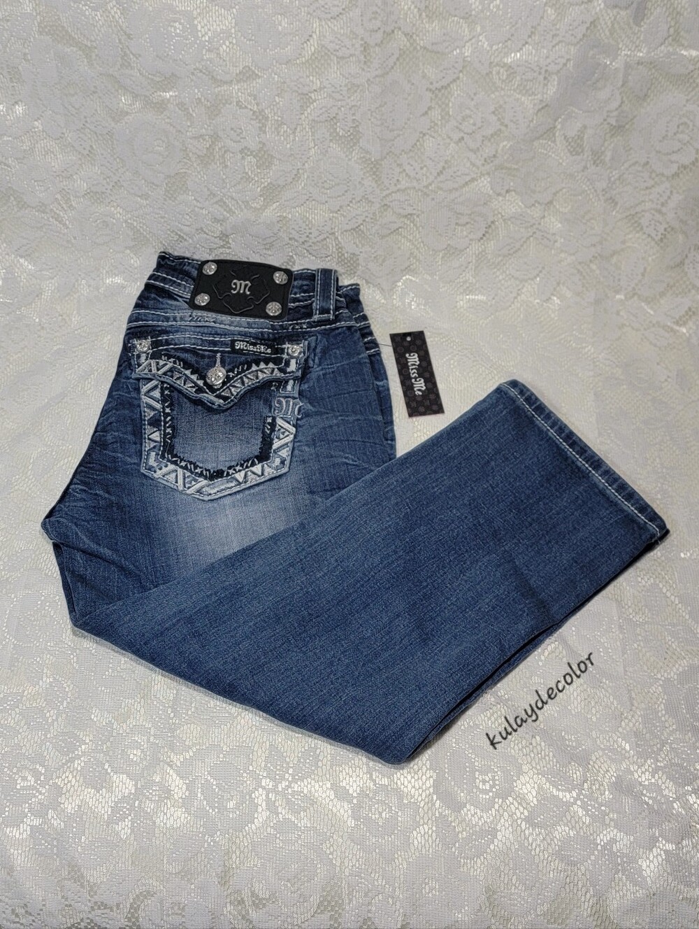 Miss Me Signature Capri Jeans Geometric Chevron Embroidered Flap Pockets Denim